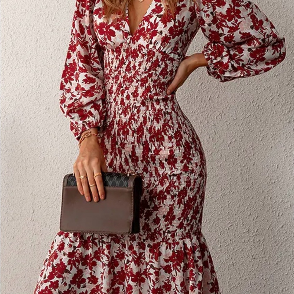 Cupshe island sun floral Ref & White Smocked V-Neck Long Sleeve Midi Dress - Picture 4 of 15